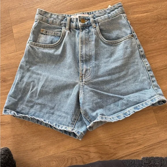 Zara - Classic Denim Women's Shorts - Picture 1 of 3